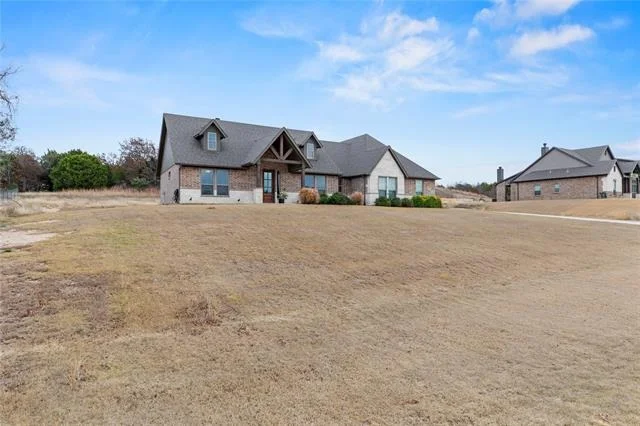 Photo of 916 Silverleaf Drive