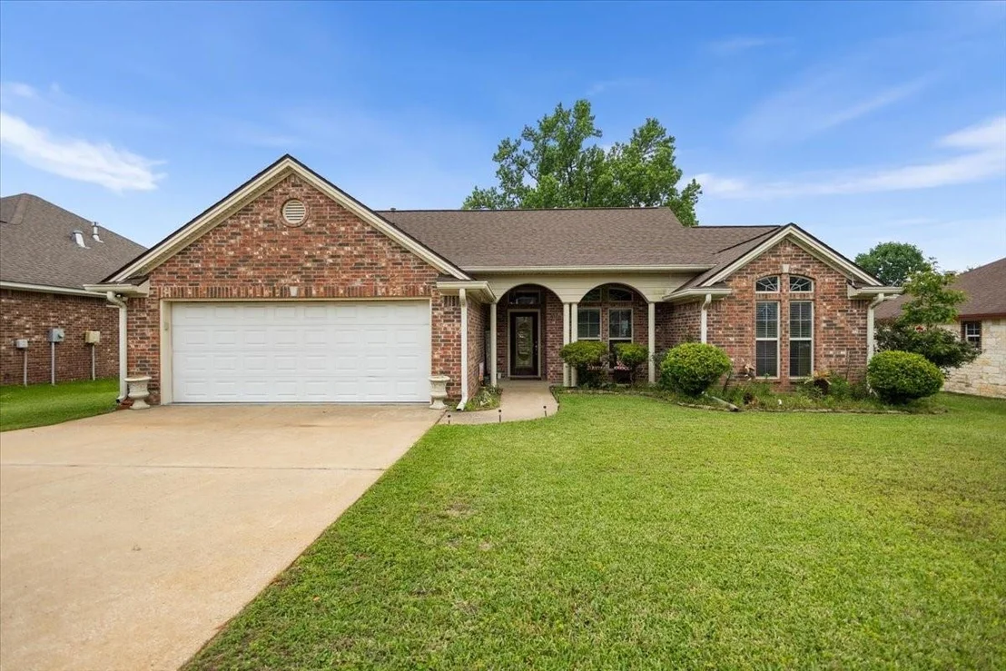 Photo of 220 Sandstone Lane