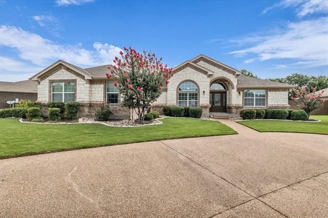 Photo of 910 Springdale Lane