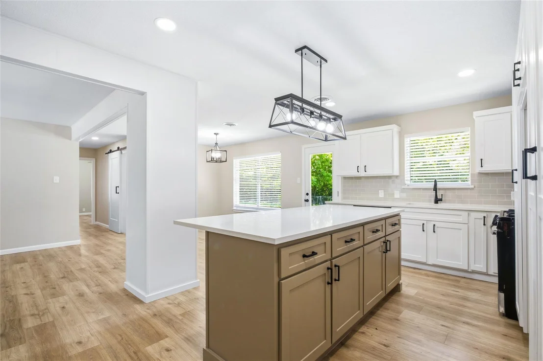 Photo of 1006 N Grant Drive