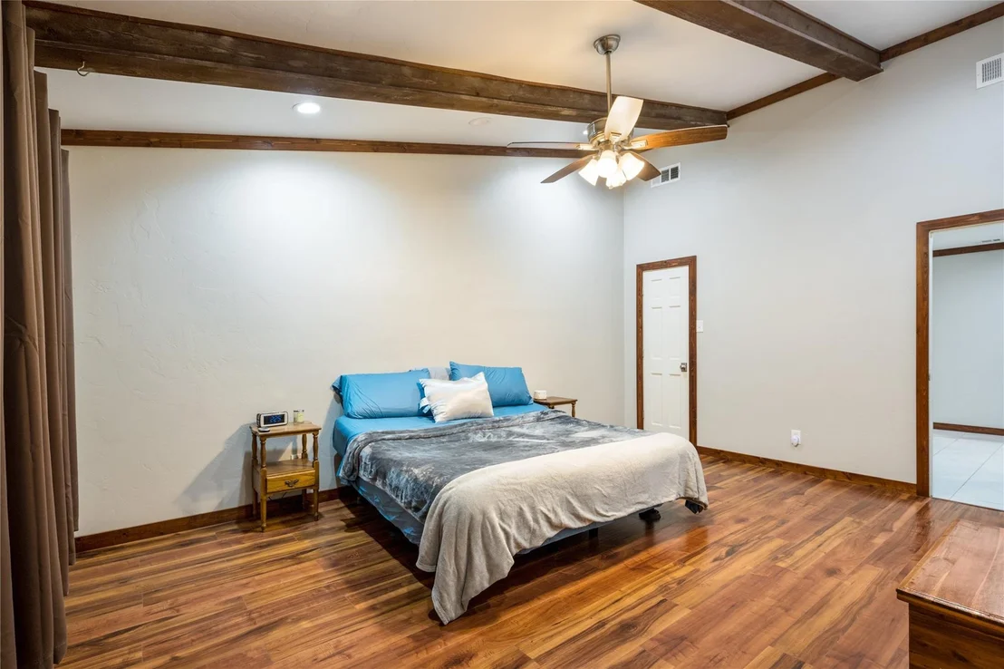 Photo of 207 Shadowwood Trail