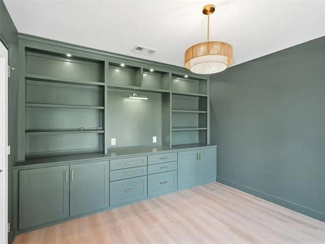 Photo of 2369 Claridge Circle