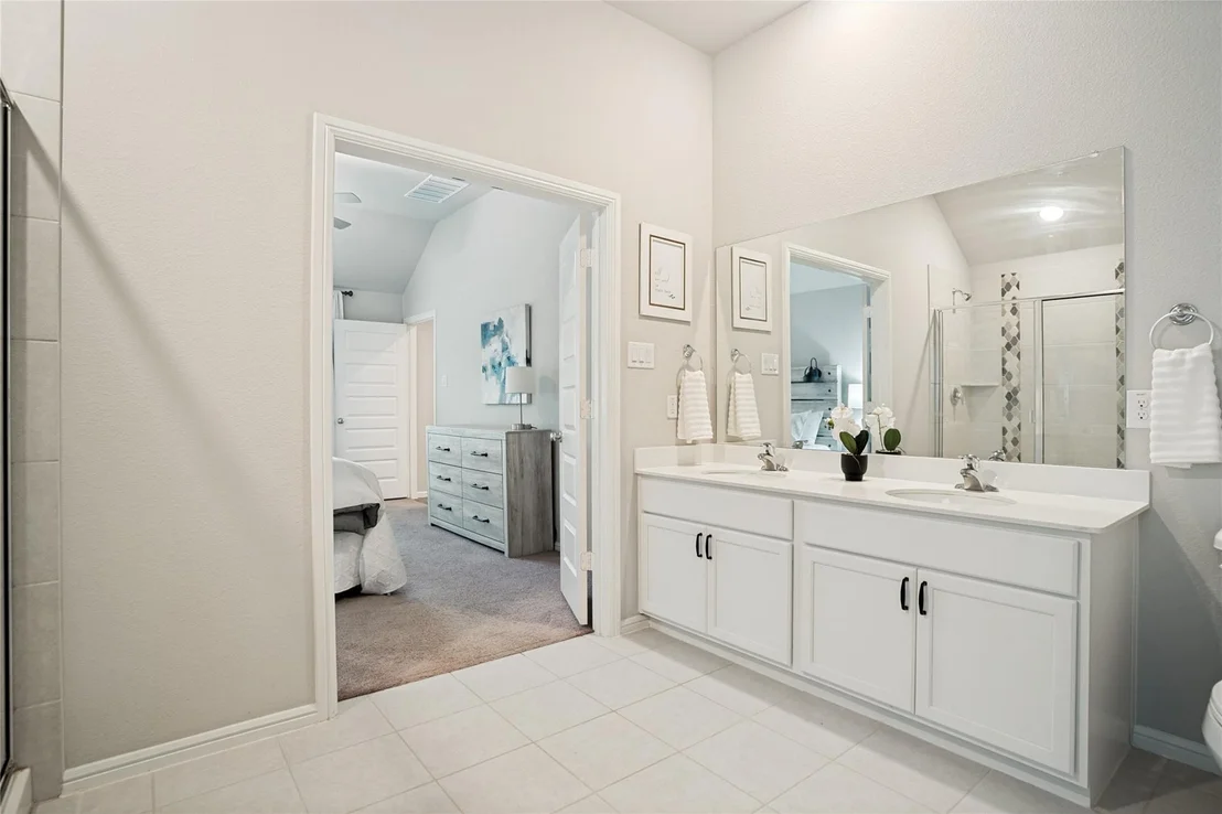 Photo of 925 Royal Lane