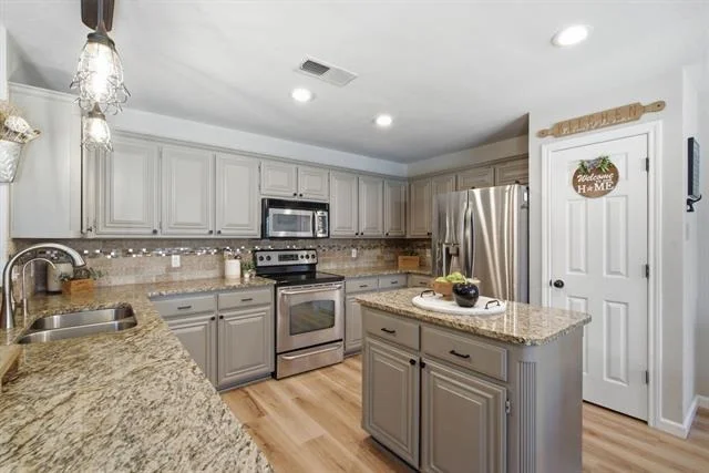 Photo of 1703 Oakmeadow Drive