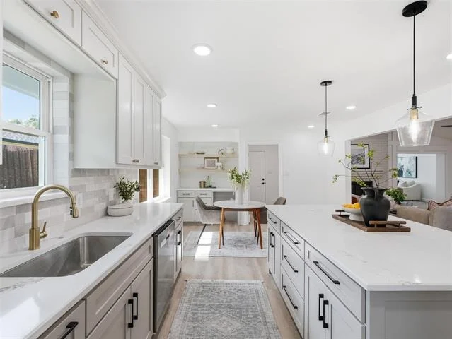 Photo of 2369 Claridge Circle