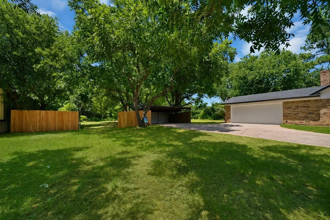 Photo of 105 Oak Lane