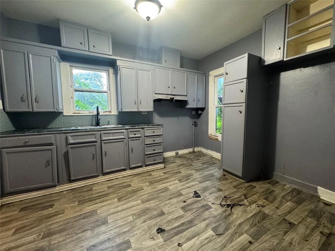 Photo of 2721 Homan Avenue