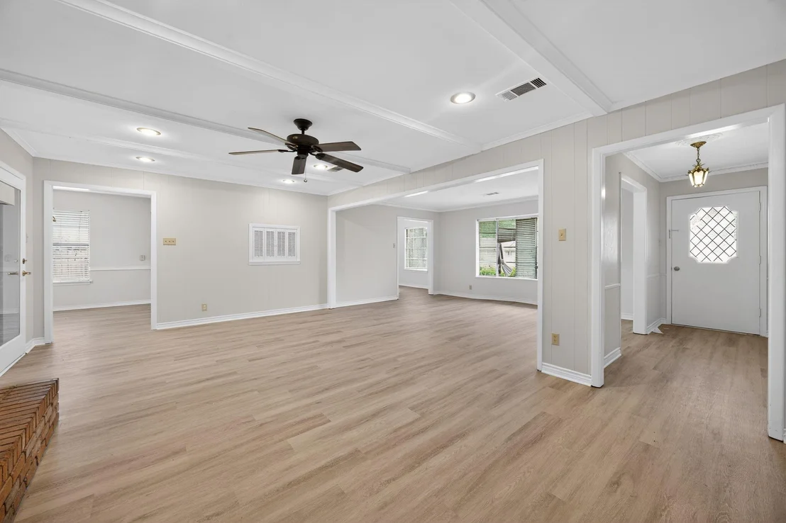 Photo of 1616 W Shields Drive