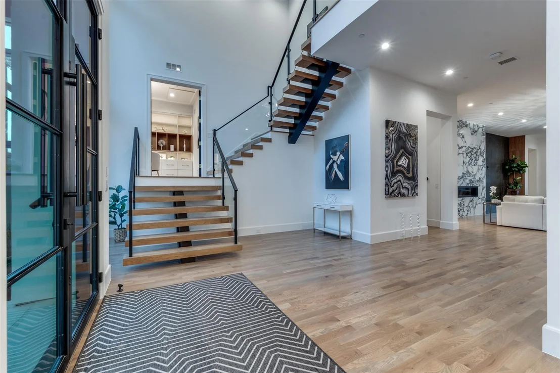Photo of 6006 Meadow Crest