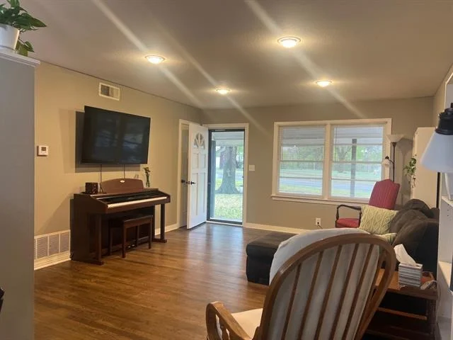 Photo of 1305 Hillcrest Drive