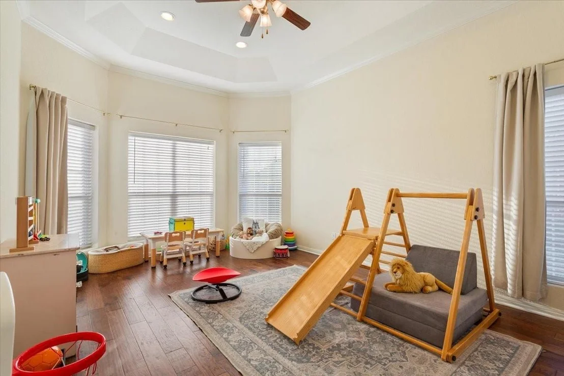 Photo of 900 Queen Elizabeth Drive
