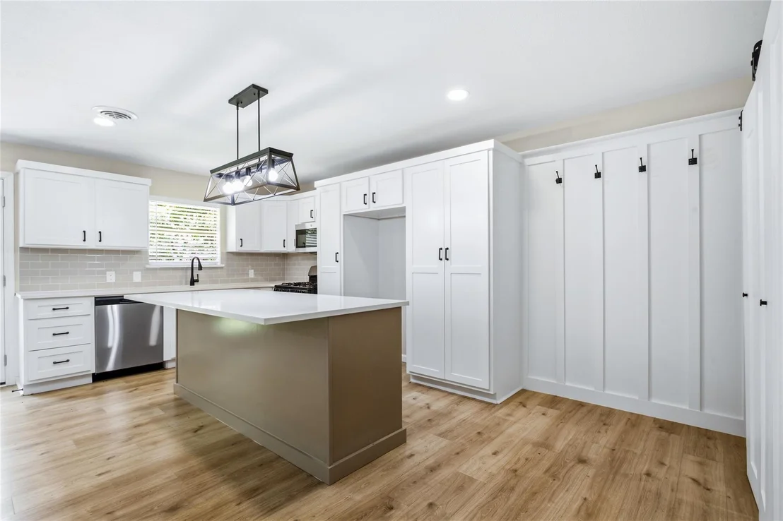 Photo of 1006 N Grant Drive