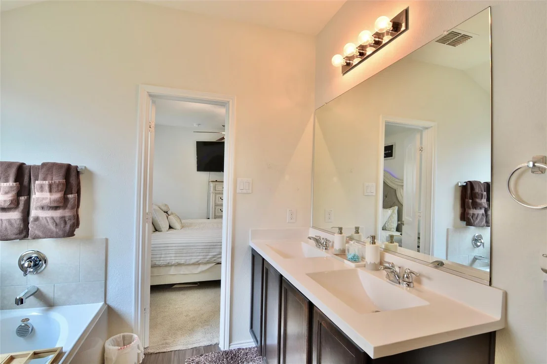 Photo of 465 Pollyann Trail