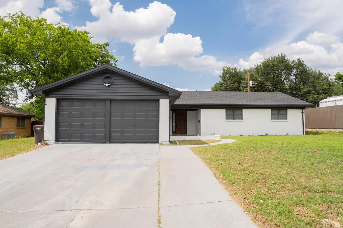 Photo of 228 Hallbrook Drive
