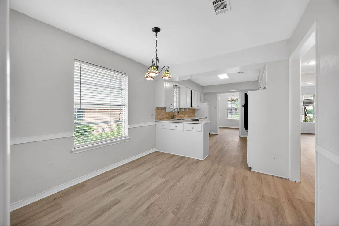 Photo of 1616 W Shields Drive