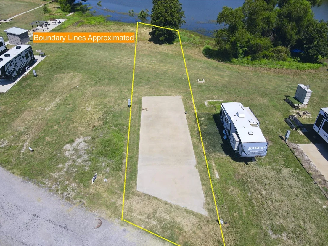 Photo of 5086 Waterfront Road