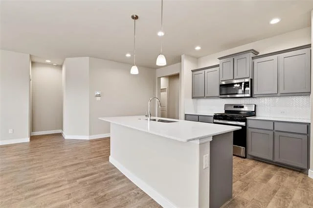 Photo of 15713 Euston Terrace