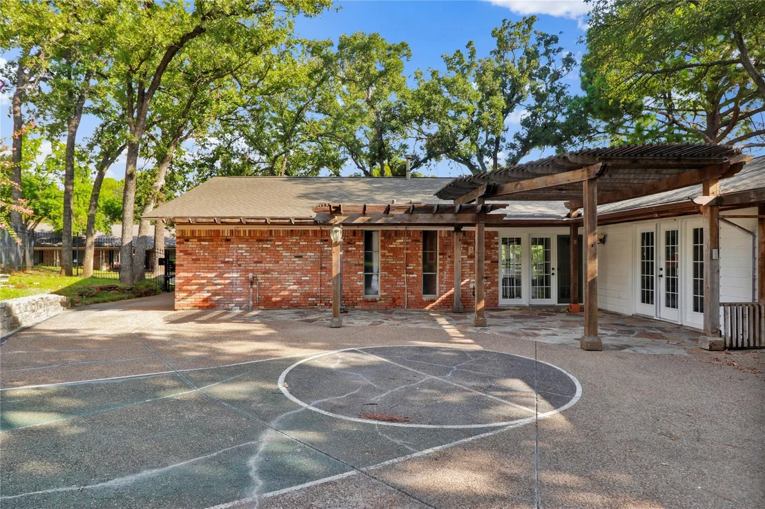 Photo of 2706 Oak Cliff Lane