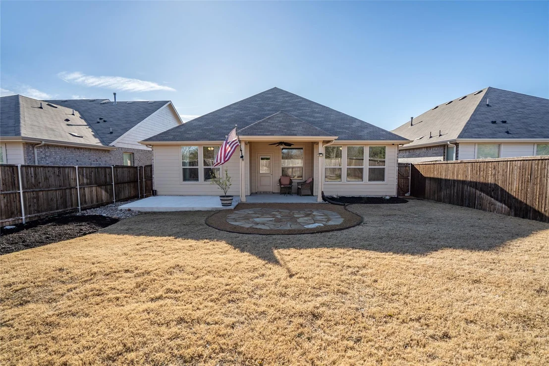 Photo of 5525 Round Hill Road