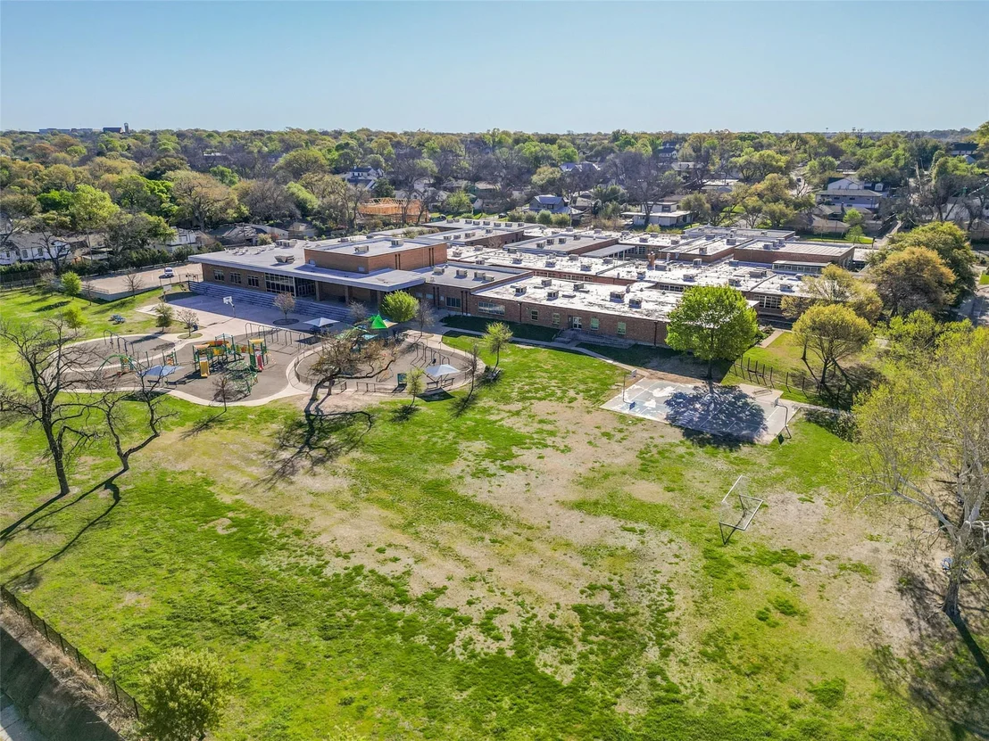 Photo of 9759 Shoreview Road