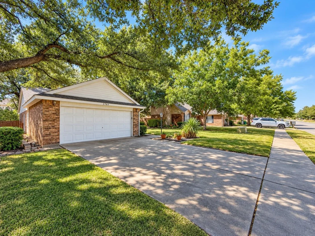 Photo of 2705 Thunderbird Drive