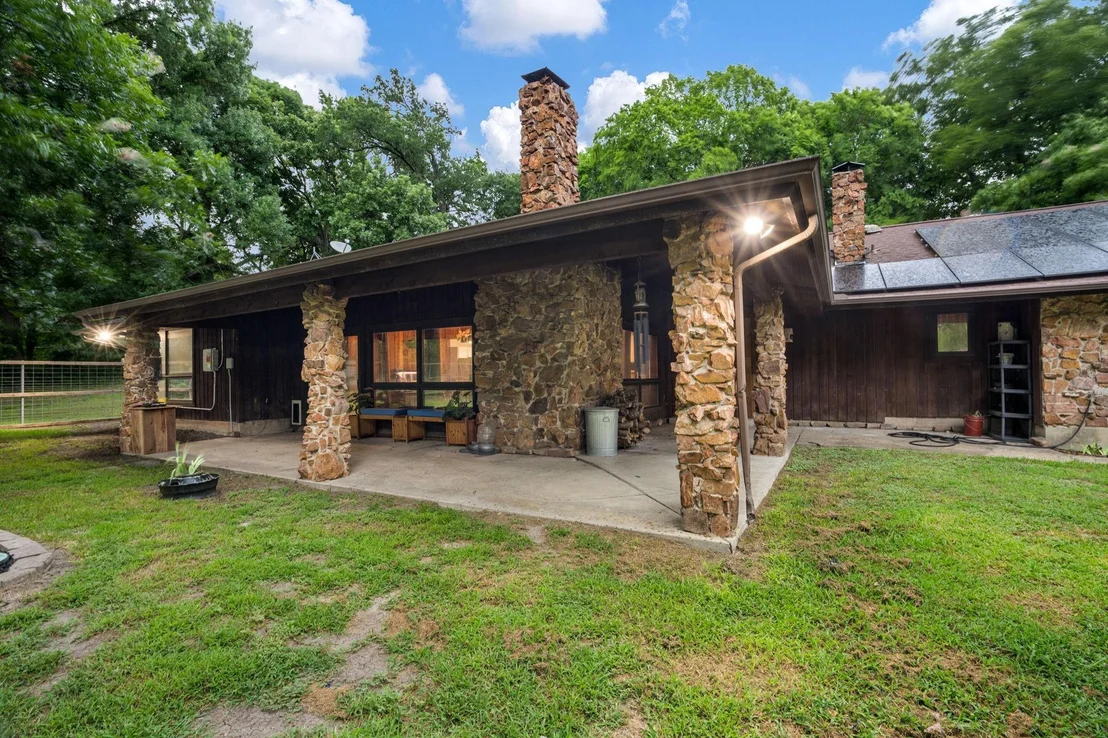 Photo of 207 Shadowwood Trail