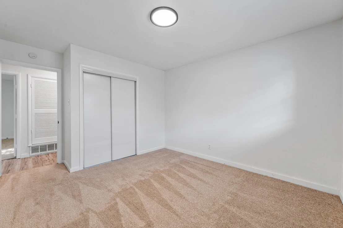 Photo of 600 Circleview Drive N