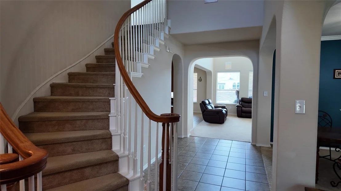 Photo of 421 Roundrock Lane