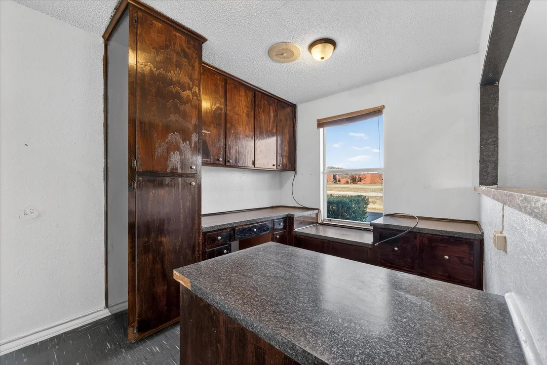 Photo of 611 W Spring Valley Road