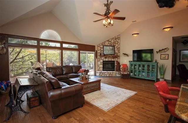 Photo of Unit 2 at 880 Cliffs Drive