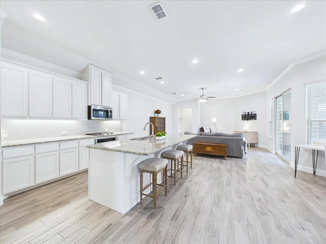 Photo of 916 Boardwalk Way