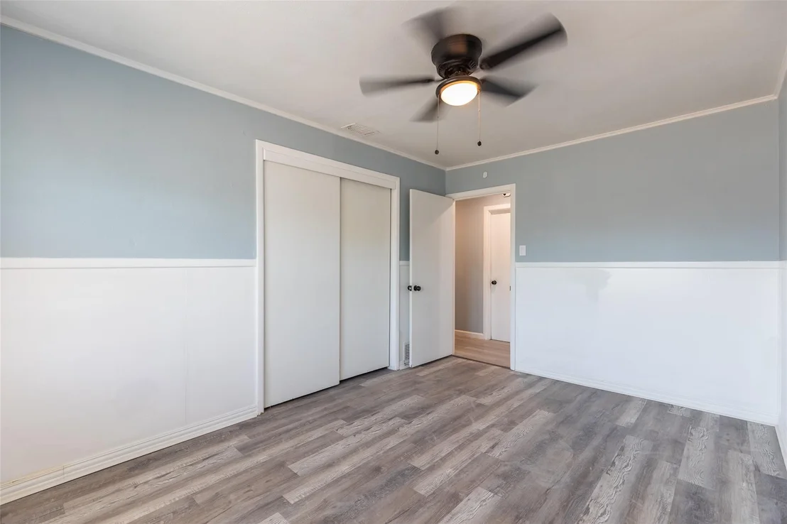 Photo of 2142 N Mockingbird Lane