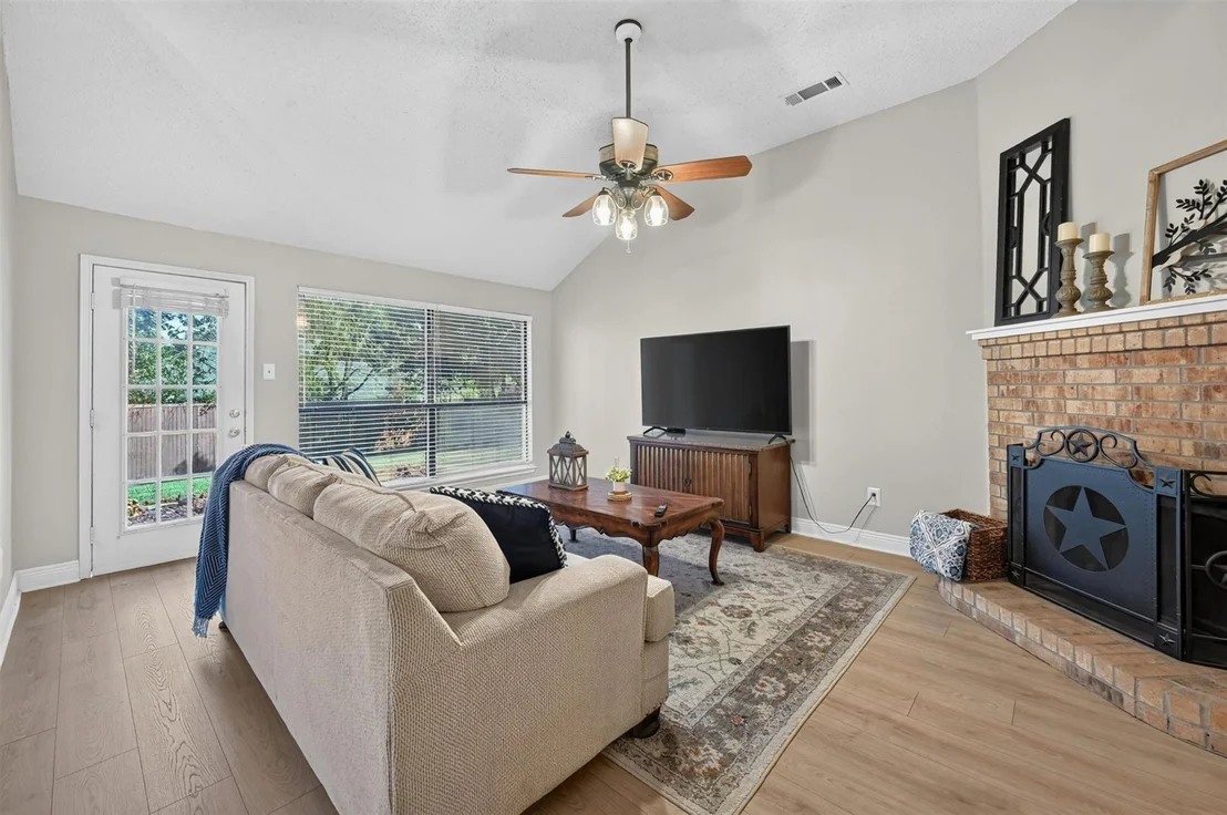 Photo of 2103 Meadowview Drive
