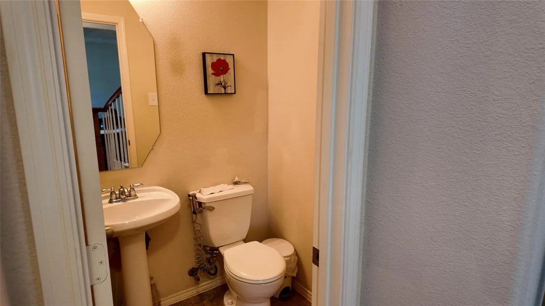 Photo of 421 Roundrock Lane