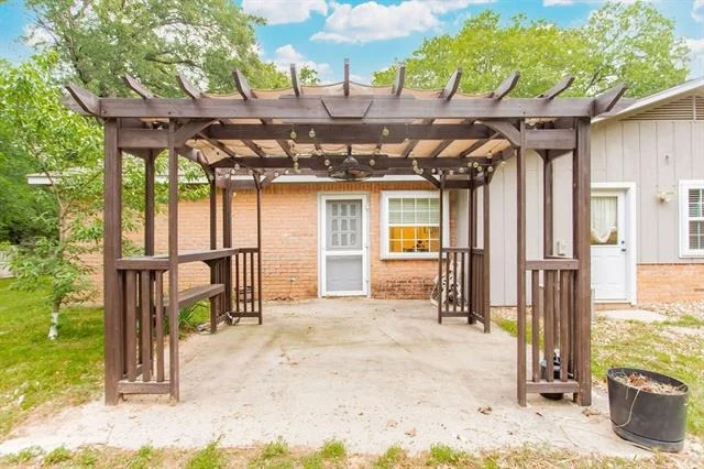 Photo of 105 Grass Knoll Drive