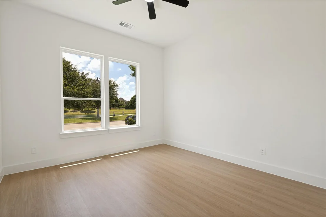 Photo of 1104 Devonshire Drive N