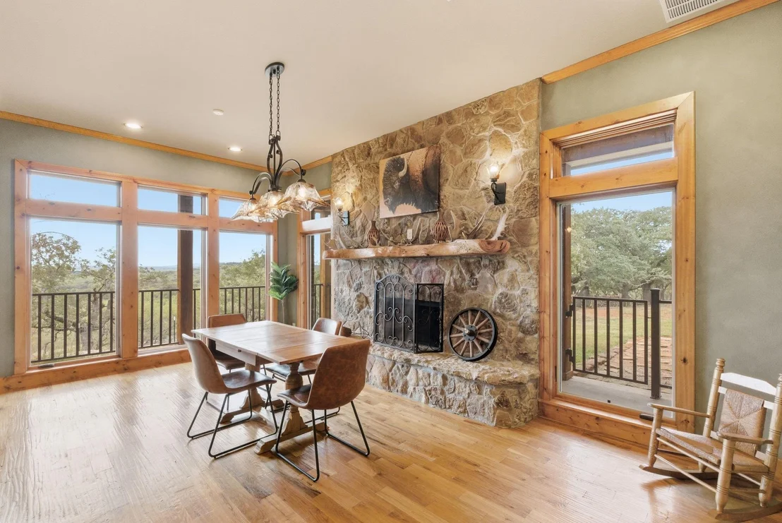 Photo of 735 Gresham Lane