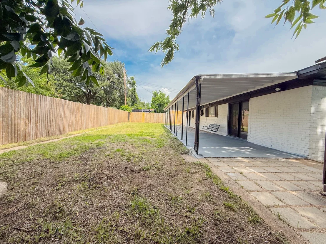 Photo of 228 Hallbrook Drive