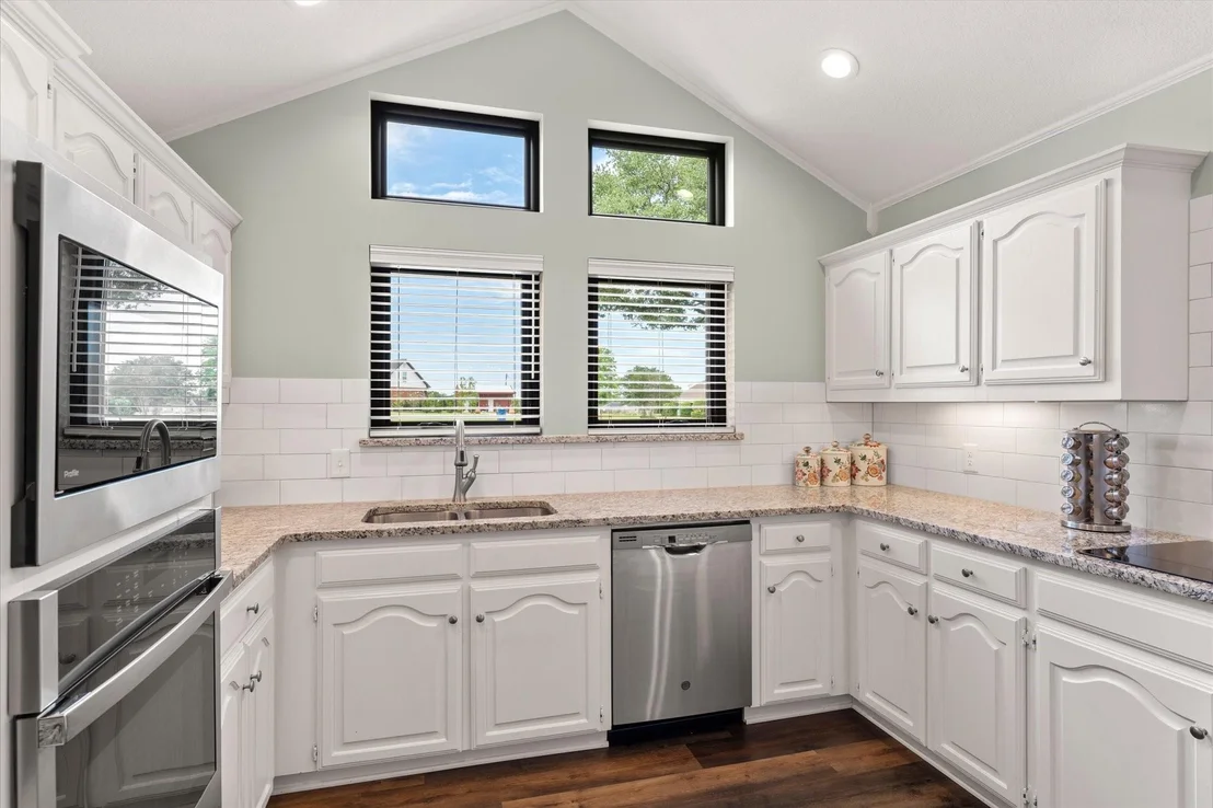 Photo of 10612 Live Oak Drive