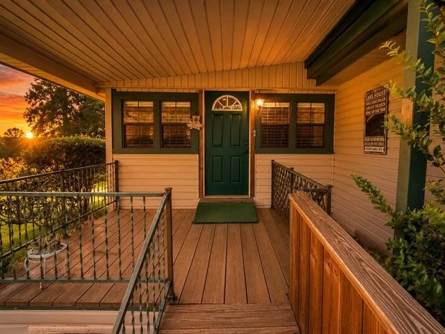 Photo of 17160 Lakeview Drive