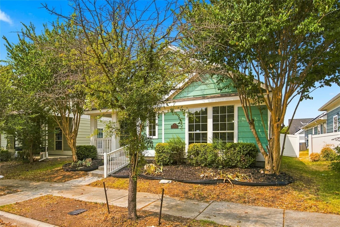 Photo of 1401 Live Oak Lane