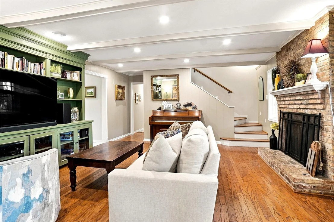 Photo of 933 Blue Lake Circle
