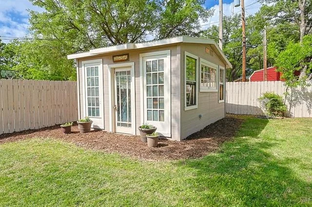 Photo of 1602 Elmwood Drive