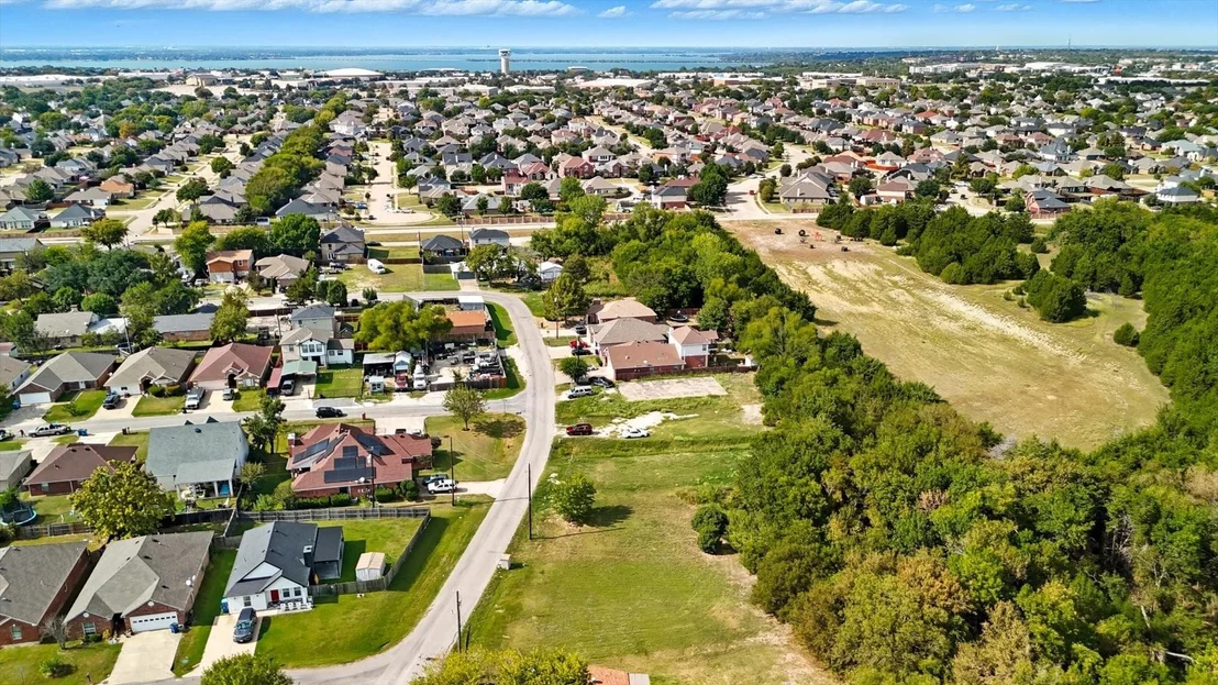 Photo of 869 Lakeside Drive