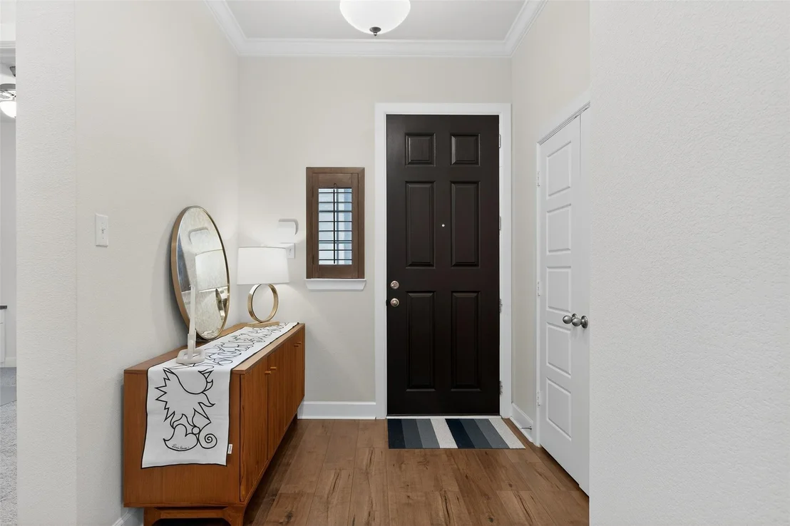 Photo of 580 Courtyard Lane