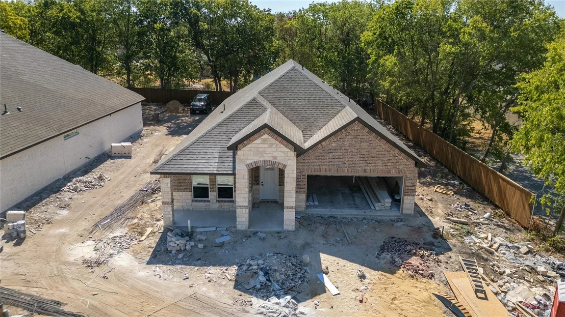 Photo of 513 Armstrong Road