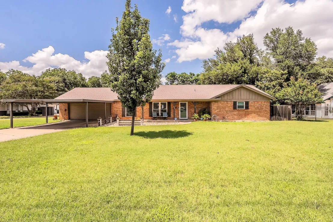 Photo of 5004 Blackstone Drive