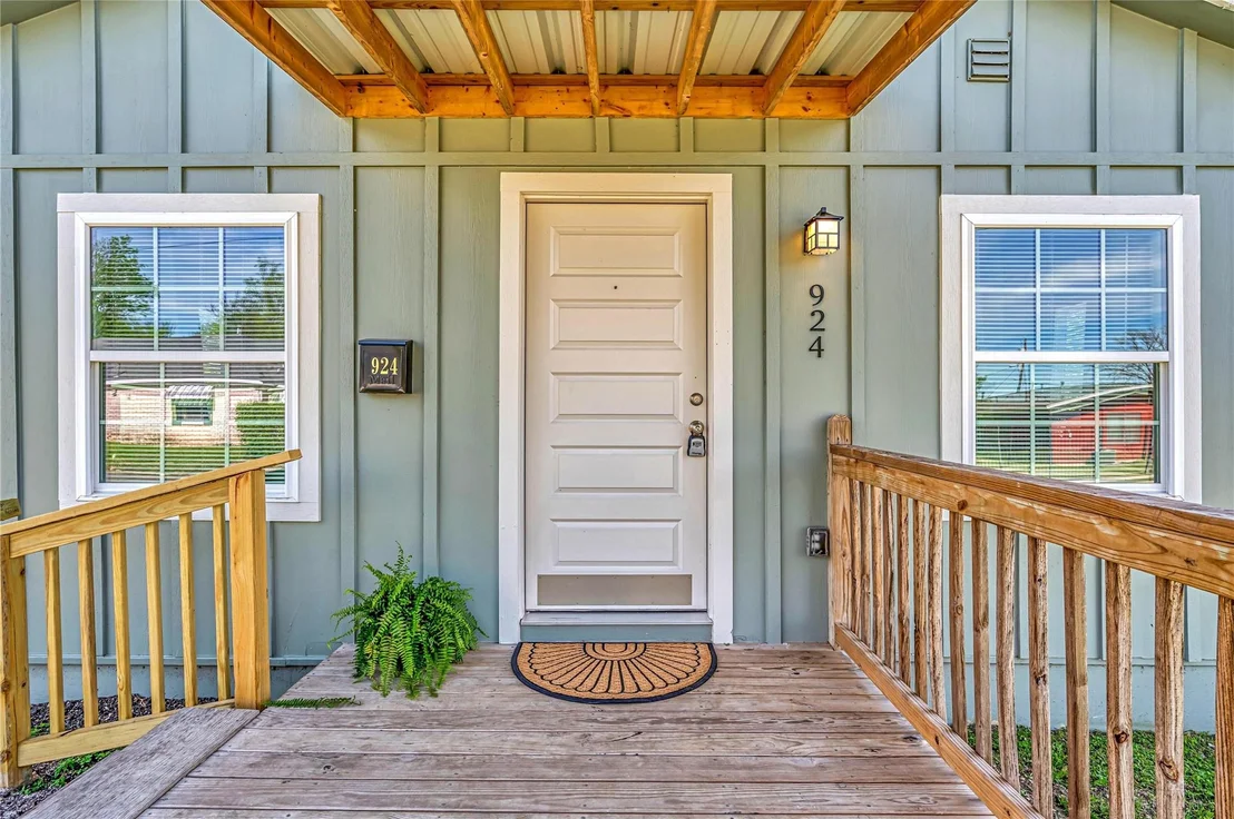 Photo of 924 Gurley Lane