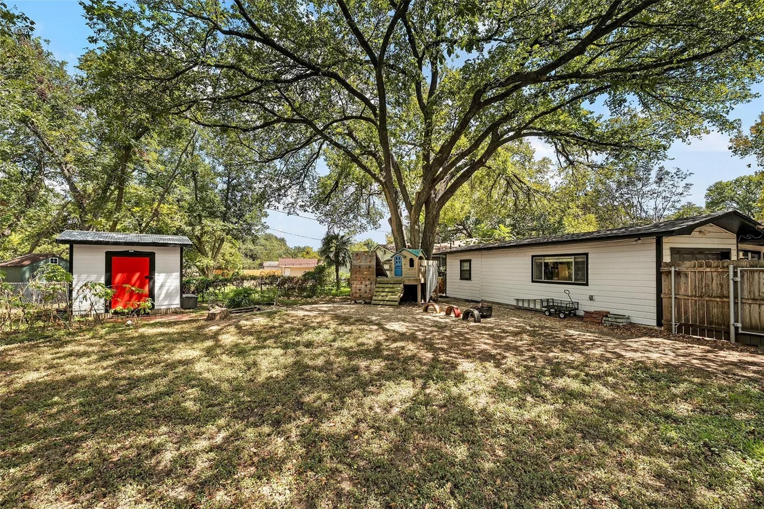 Photo of 3921 Austin Avenue