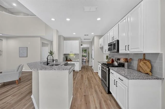 Photo of 2633 Lakeside Drive